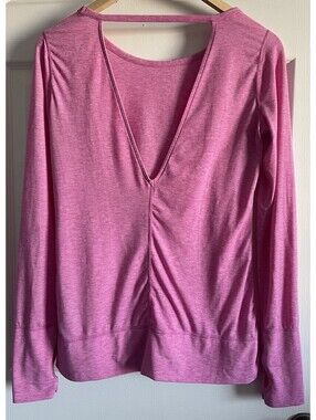Gap Fit Breathe Top Long Sleeve Open Back Size XS Stretch Pink V-Back Yoga